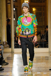 Versace  FALL 2018 MENSWEAR Milan MFW коллекция Версаче осень 2018 мужская неделя моды в Милане Mainstyles
